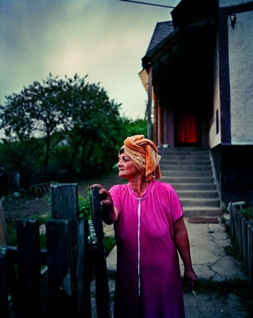 Barkoczi Sandorne. Ibolya ut, Hevesaranyos. © Joakim Eskildsen. Courtesy of Steidl.
