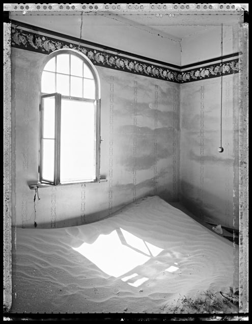 Abandoned: Namib Desert © Elaine Ling