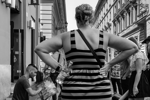 Monitoring the street performer