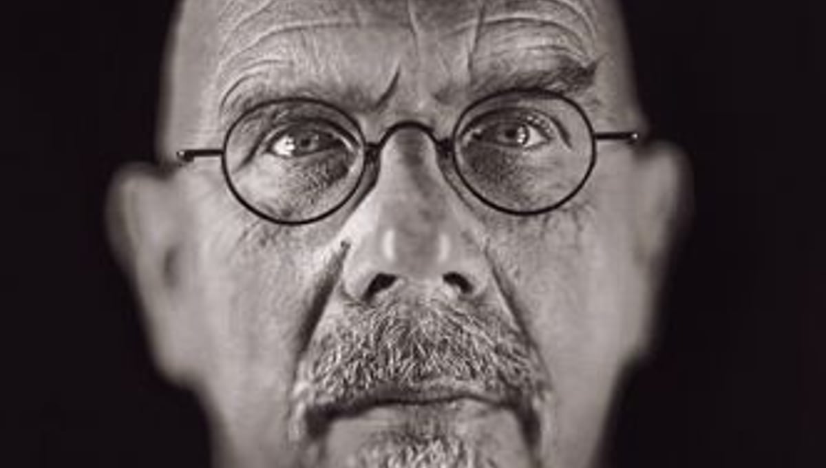 Chuck Close by Chuck Close. From "A Couple of Ways of Doing Something" (Aperture, 2006)