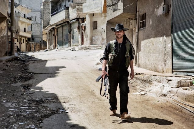 A YPG fighter walks down the street in Sheikh Maqsood, Aleppo on April 20, 2013. © Nish Nalbandian