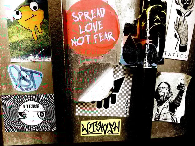 "WONDERFUL WEHRWOLFS & WHALE SONGS""WUNDERBARE WEHRWÖLFE & WALGESÄNGE"