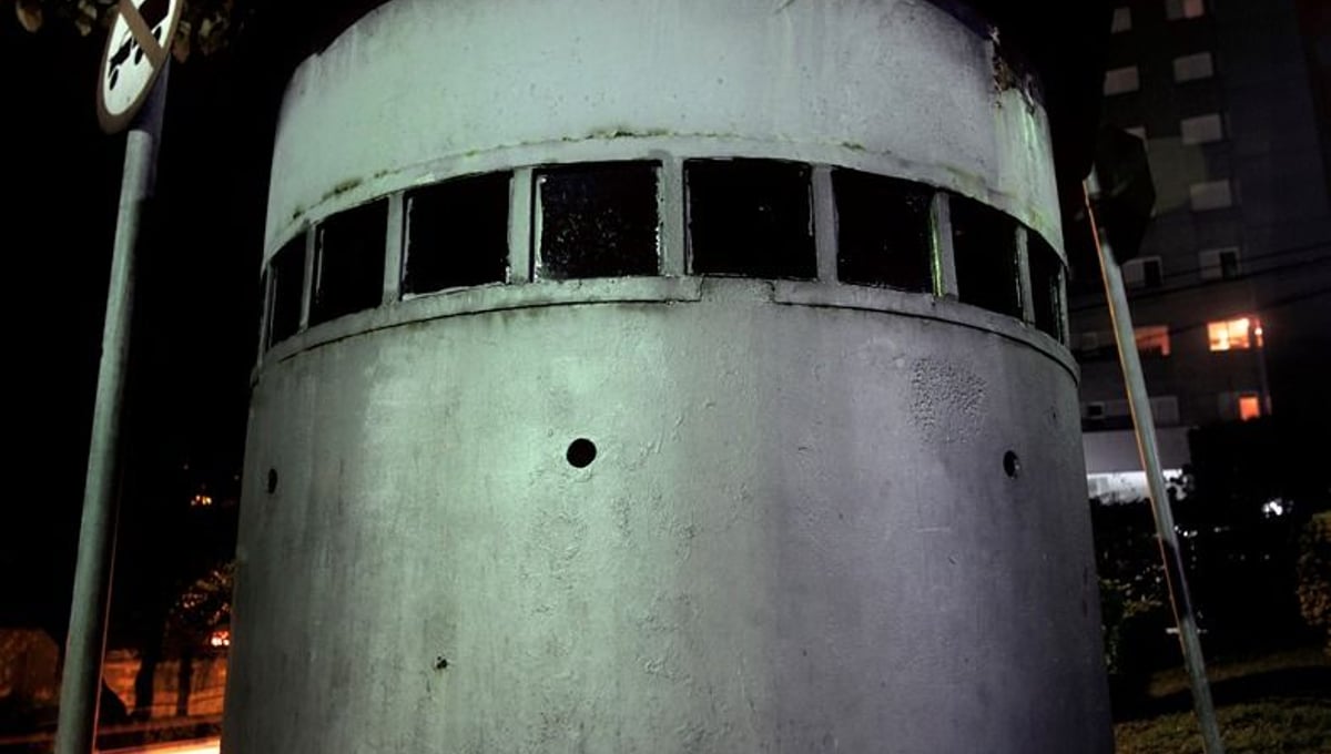 Private sentry boxes are a common sight across Brazil's big cities. These outposts exist primarily to protect homes from robberies. Usually, a guardhouse covers the area of one block, but this varies greatly. © Stefan Schmeling