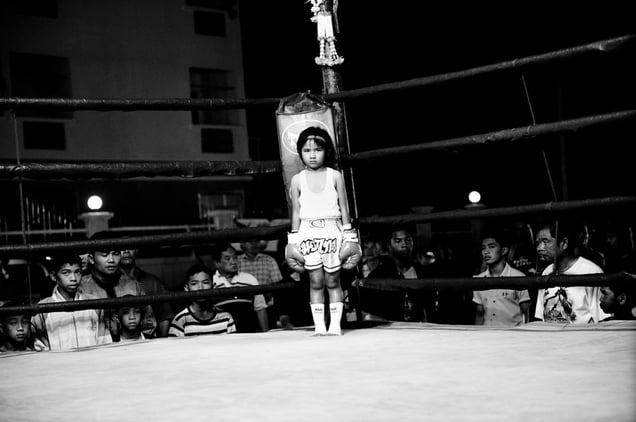 Girl, 6 years, in a boxing ring. © Sandra Hoyn