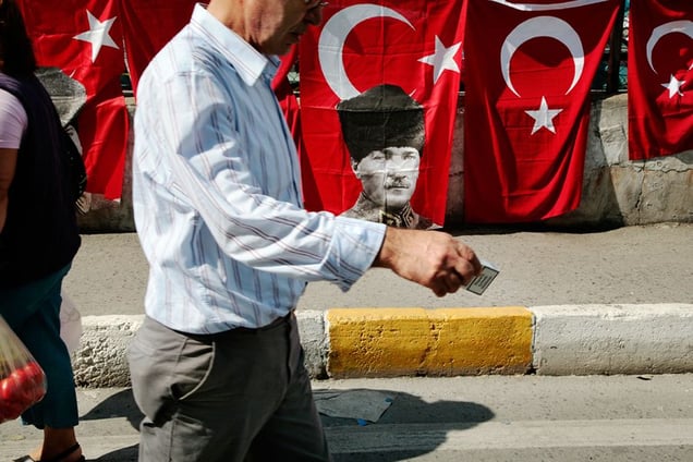 Istanbul, Turkey, 2008 © Frederic Lezmi