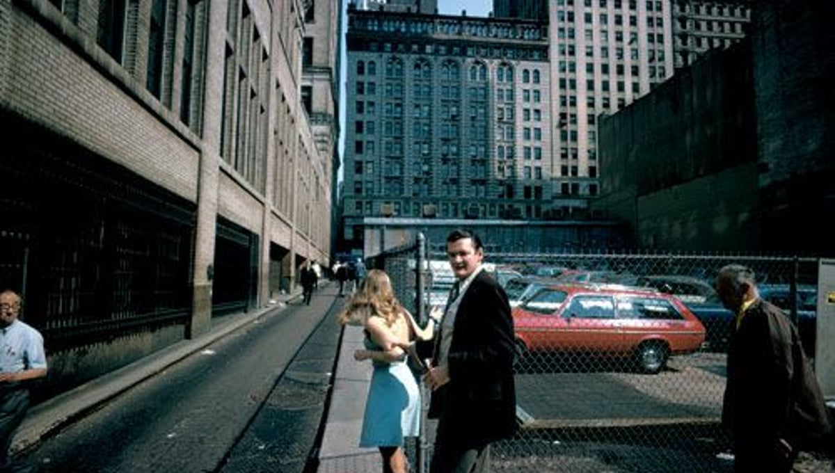 New York City, 1975. © Joel Meyerowitz. Courtesy Edwynn Houk Gallery, NY