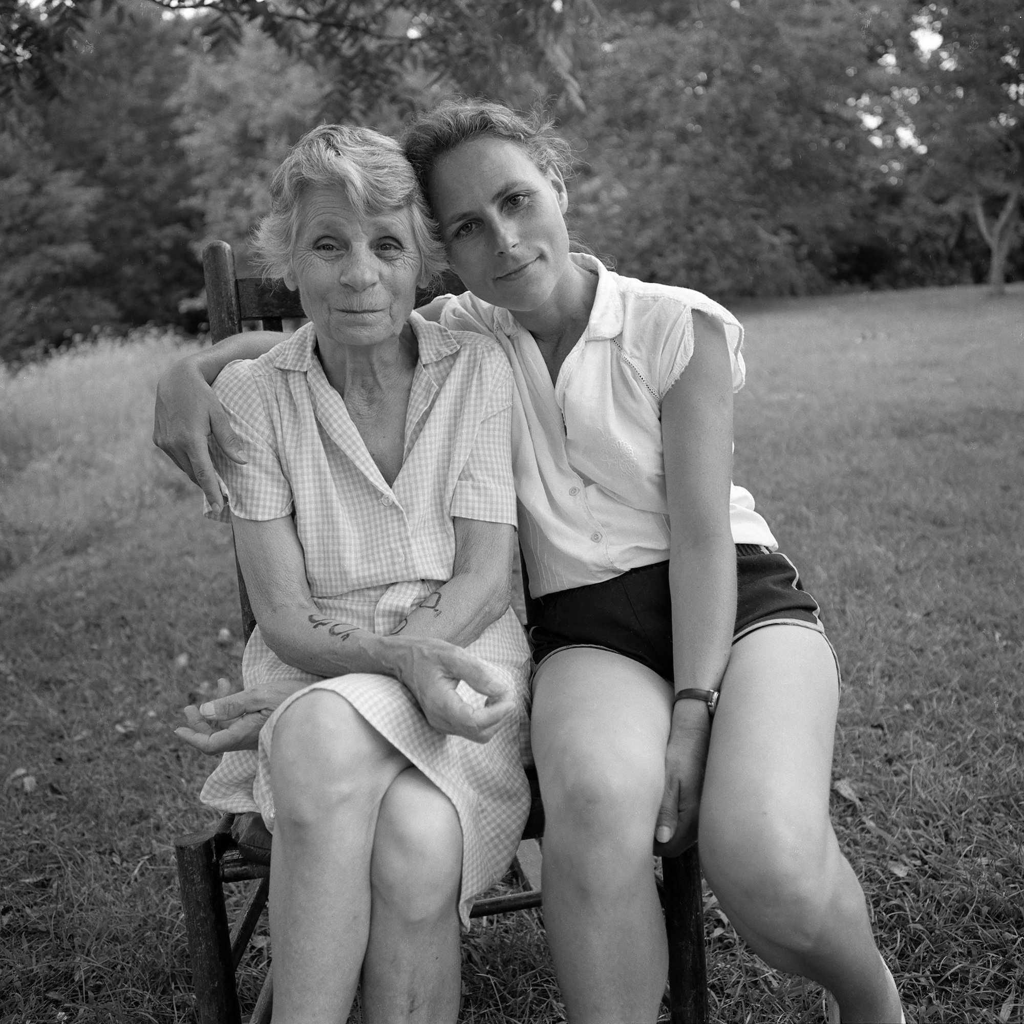Reva and Edith, Danville, Virginia, 1984 © Emmet Gowin, courtesy Pace Gallery