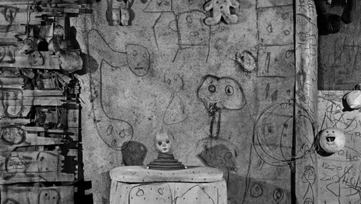 Boarding House, 2008, from the series Boarding House © Roger Ballen