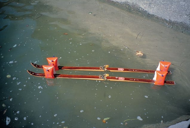 Ski (Skis) © Roman Signer, courtesy of Prix Pictet 2008