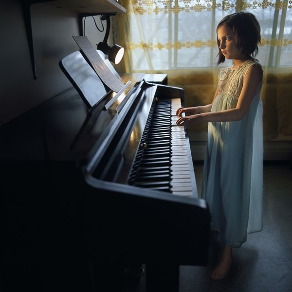 Anna and Eve - Photographs by Viktoria Sorochinski | LensCulture