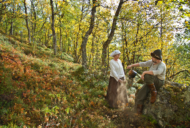 'Nokipannulliset' from the series 'Vieraalla maalla (In a Foreign Place)'
