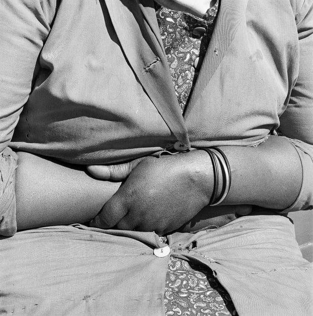 Child minder, Joubert Park, Johannesburg, 1975 © David Goldblatt, courtesy of Huis Marseille