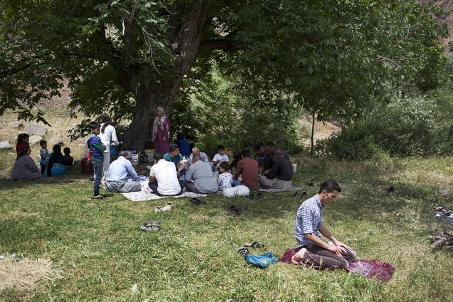 Mohammed prays before lunch. 22/05/2015. Sharbazher village.