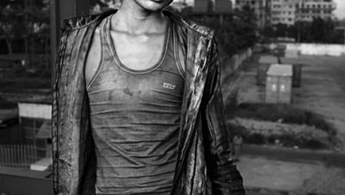 Rubel, 16 years old. Dhaka, Bangladesh.
I do not remember where I am from. An old lady left me alone in this train station, when I was small. I grew up sniffing glue. It keeps me high, away from all the pain in life.
© Gazi Nafis Ahmed