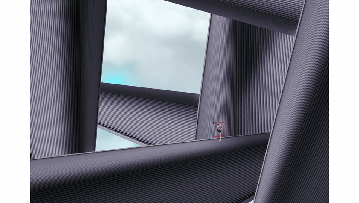 BETWEEN SPACE AND MOVEMENT