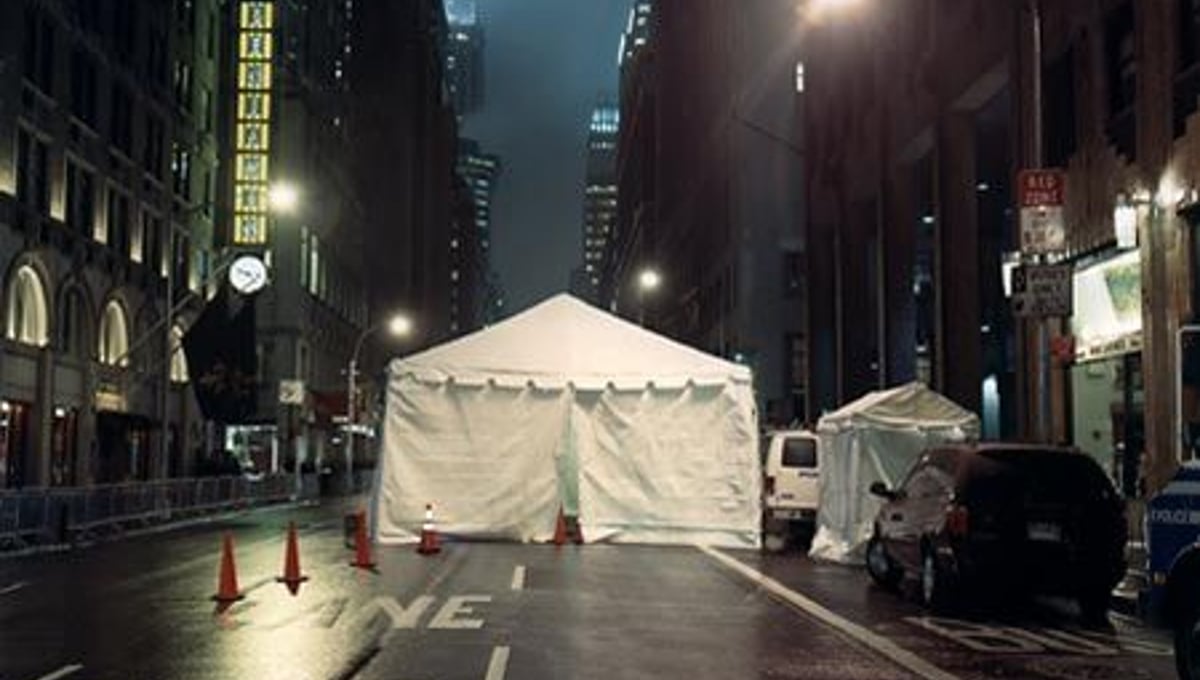 Temporary Discomfort III, World Economic Forum,  Zone B Sector 16/8, NYC 2002, C-print 80/100cm Ed.7 © Jules Spinatsch