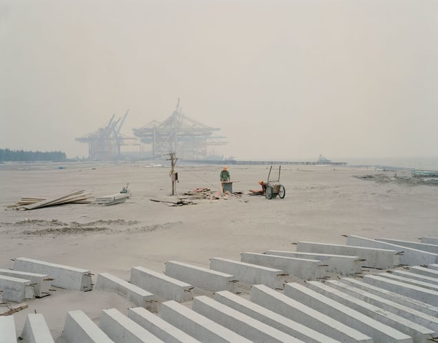 Changxing Island III, Shanghai. From the series "Yangtze, The Long River" © Nadav Kander. Courtesy Flowers Gallery.