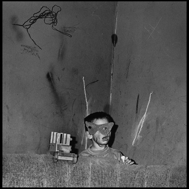Skew mask, 2002 © Roger Ballen