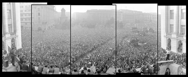 December 22, 1989, about 15h30. Piata Revolutiei, Bucharest © Andrei Pandele (Romania), from the exhibition Transition.  Courtesy of the Noorderlicht Photofestival 2008.