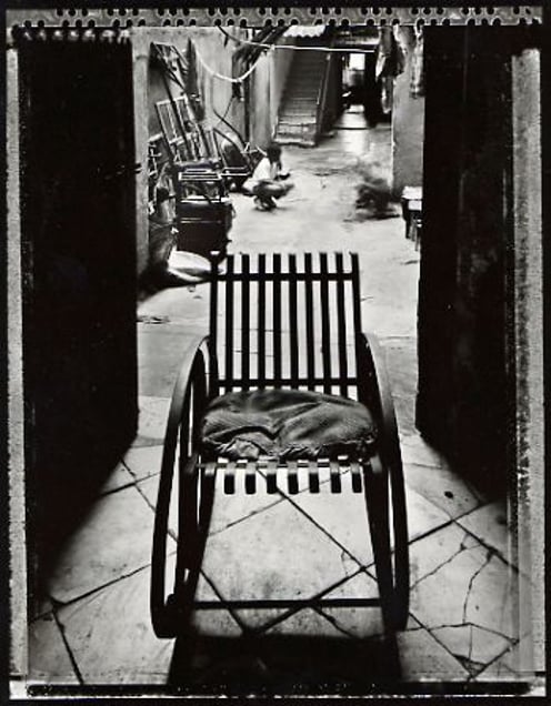 Grandmother’s Chair, Havana, 2000. © Elaine Ling
