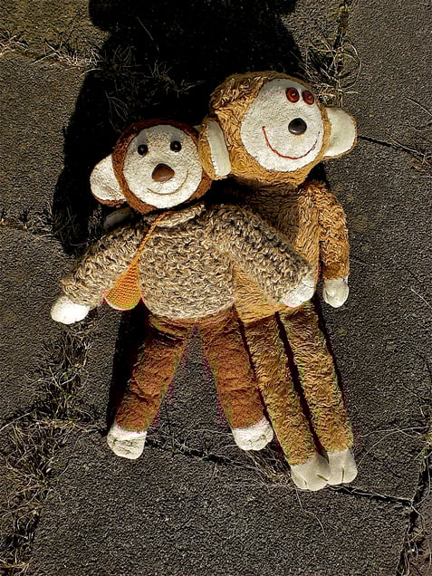 "BODY BODY BLISS" or "SWEET STUFFED ANIMAL SHAMANISM" "SÜßER STOFFTIERSCHAMANISMUS"