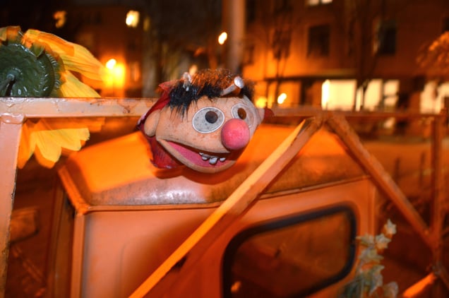 "The Ernie Crucifiction" "Die Ernie Kreuzigung"