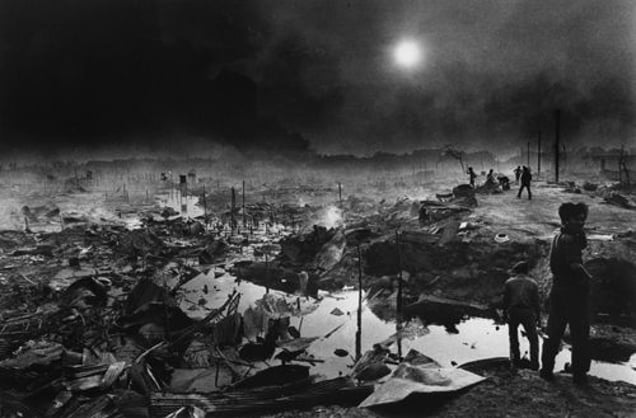 Cambodia. Bombardment of Phnom-Penh. 1975. From the book "War Photographer: Between Shadow and Light" © Christine Spengler