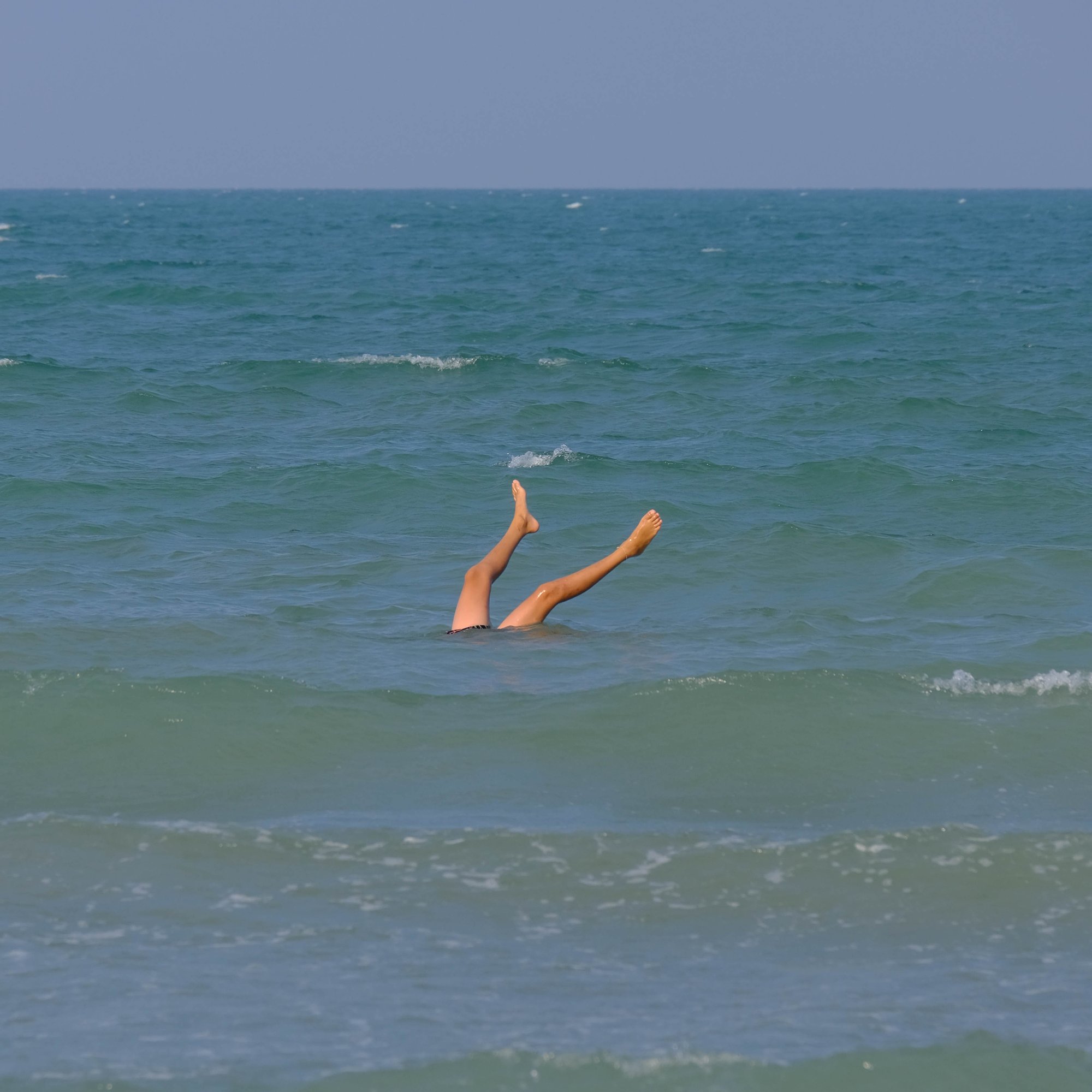Suspended by the Sea