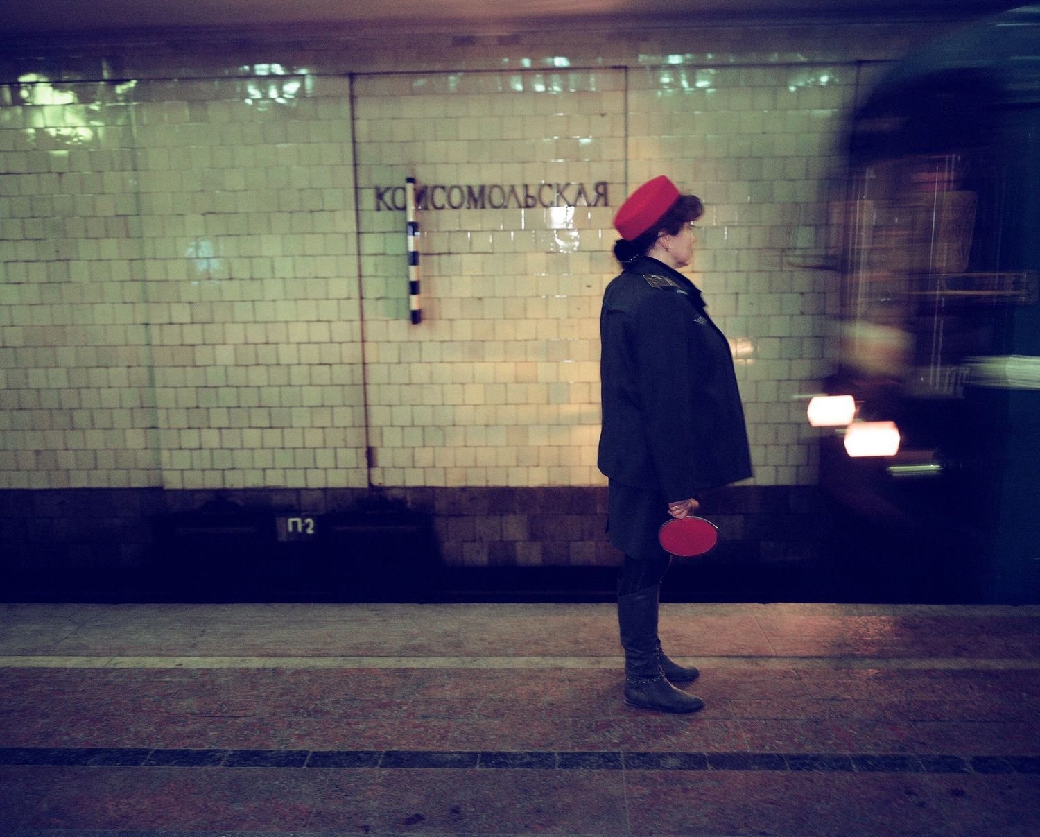 Moscow Metro - Photographs and text by Tomer Ifrah | LensCulture