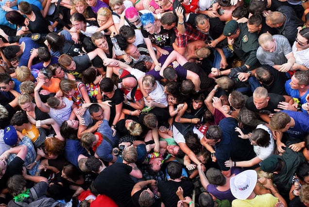 3rd prize singles © Uwe Weber, Germany, for Bild. Crowd throngs at entrance to Love Parade, Duisburg, Germany, 24 July