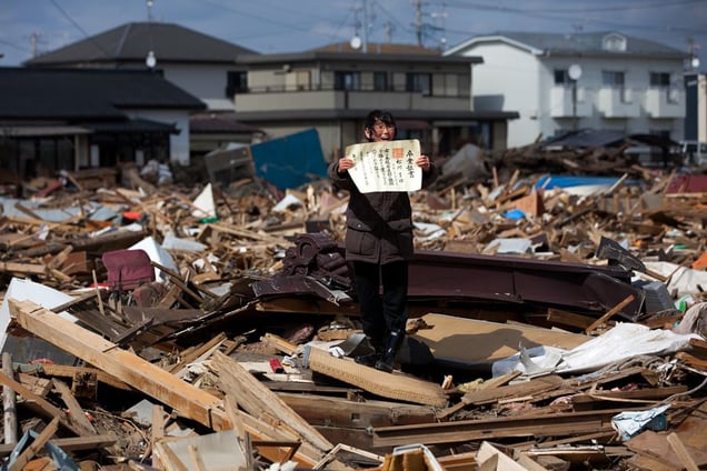 1st prize People in the News Stories: © Yasuyoshi Chiba, Japan, Agence France-Presse Aftermath of the tsunami, Japan, 3 April. Chieko Matsukawa shows her daughters graduation certificate as she finds it in the debris in Higashimatsushima city, Miyagi prefecture, Japan.