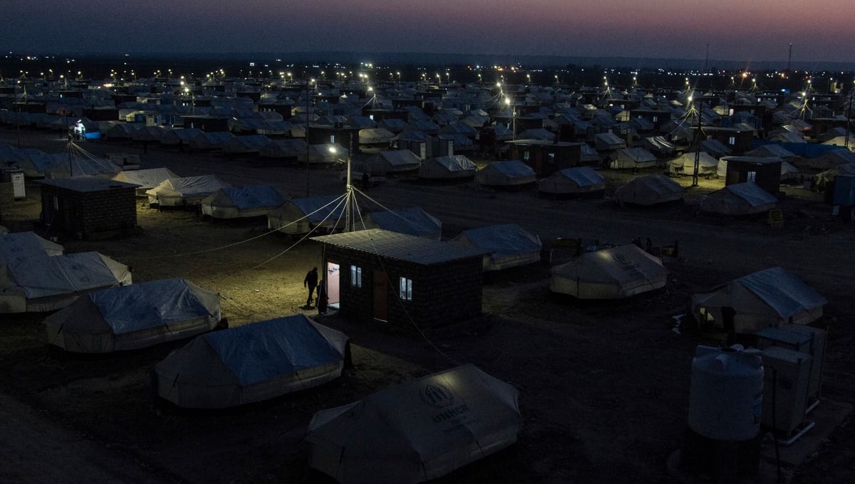 22/01/2015 -- Kirkuk, Iraq -- A view of Laylan IDP camp at night. Laylan camp is 20 KM south of Kirkuk. UNHCR and the municipality of Kirkuk built the camp with around 1500 tents. Around 8450 people live in the camp. Metrography IDP project is funded by Free Press Unlimited