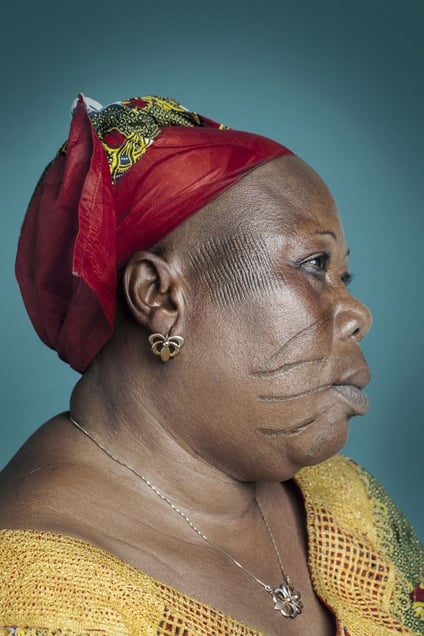 Mrs. Sinou : "I refuse to do it to my children. This will stay on my face only.” © Joana Choumali