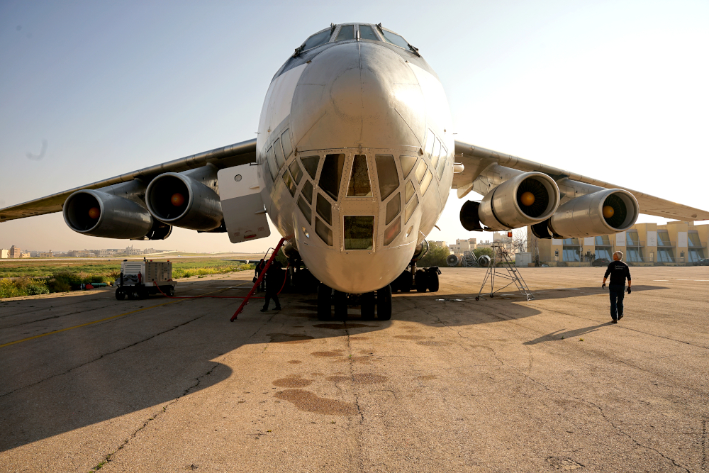 Airlift humanitarian aid