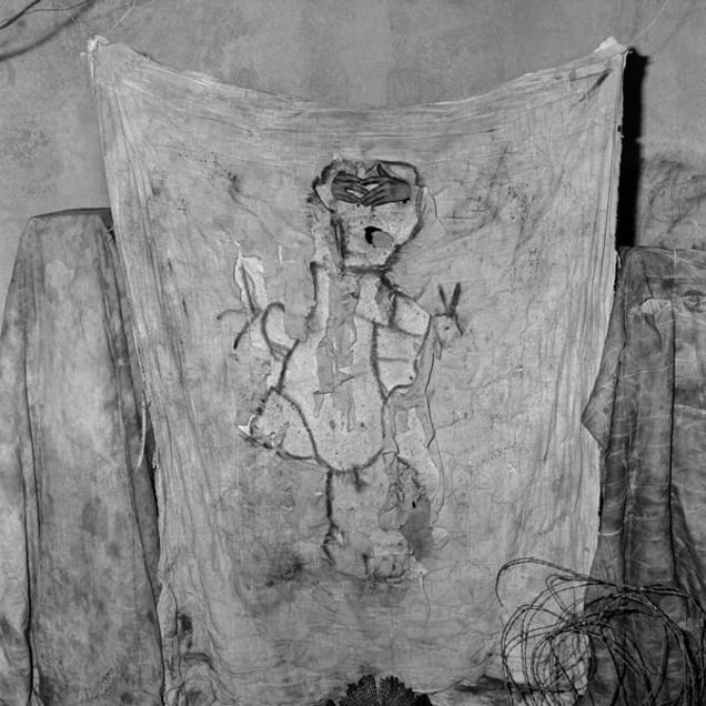 Grabbed, 2006, from the series Boarding House © Roger Ballen
