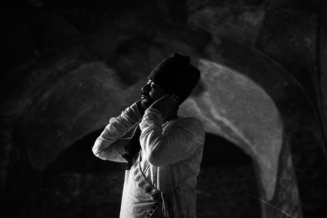 Proud of having such a talented son, Khusrau's father had promised to take him to Delhi to learn poetry. However, Khusrau's dream was crushed when his father was killed in battle when he was 10 years old. Some time later though, his mother brought him to Delhi to stay with his maternal grandfather and fulfil his dream. Slowly but surely his fame grew and ultimately he served in the courts of as many as seven different rulers