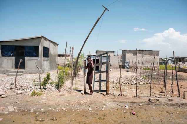 Nadie outside the shelter where she lives together with her family in the village des Rapatriés.