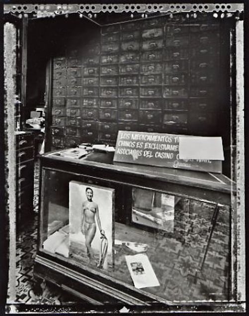 Chinese Herbal Store, Havana, 2002. © Elaine Ling
