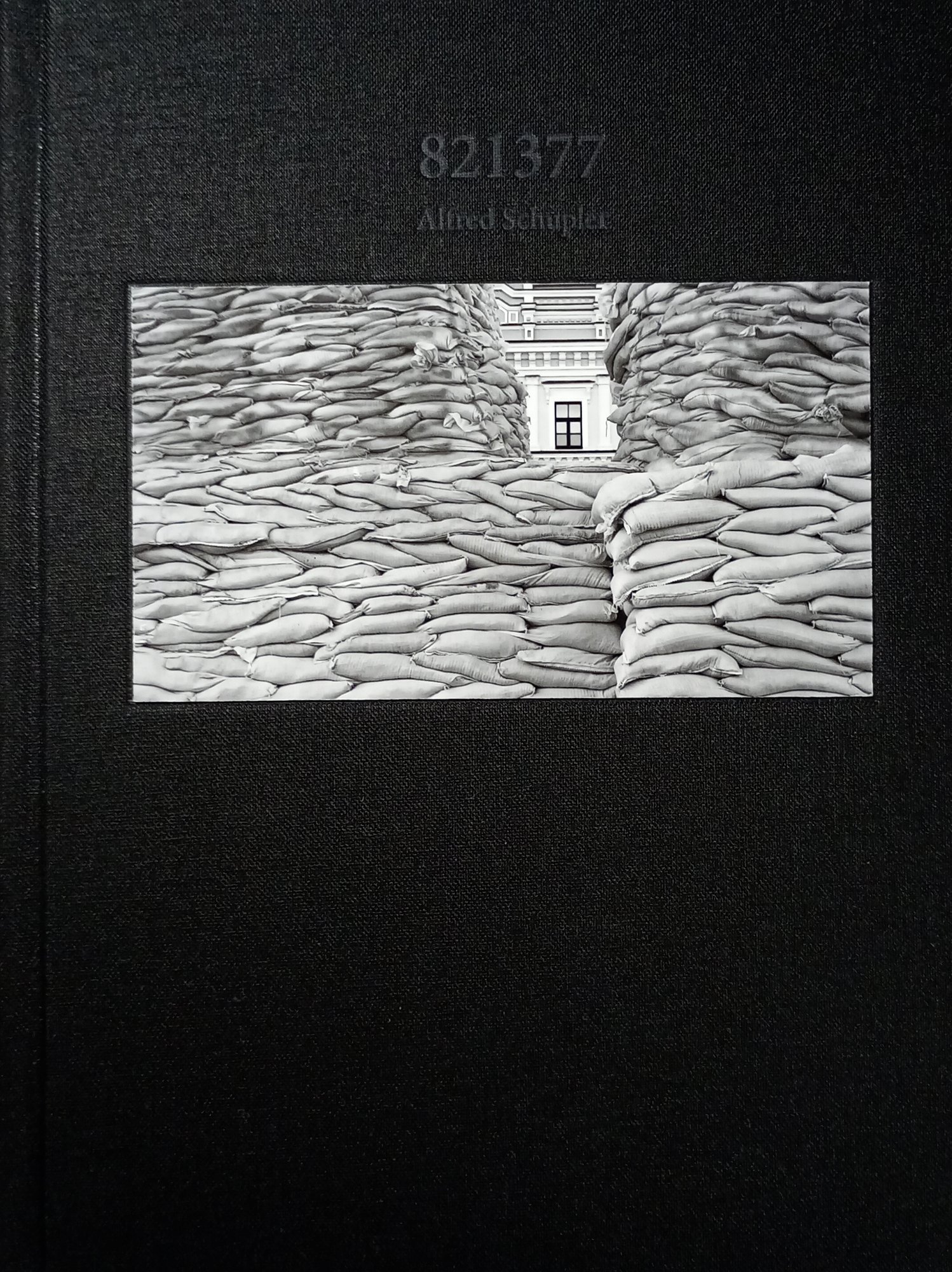 821377
