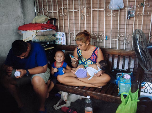 FAMILY AT HOME- South Manila, Pasay cimetery. 31-08-2016