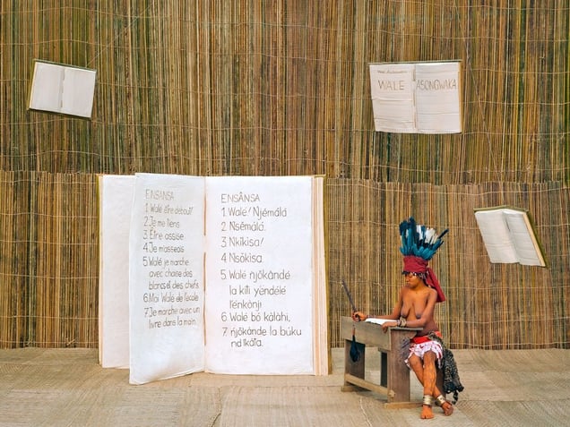 © Patrick Willocq - Walé Asongwaka, educated walé. « Ensansa : Walé Njémálá ! nsêmálá, Nkîkìsa ! nsôkìsa, Walé njôkàndé la kíti yéndélé l’énkònji, Walé bó kàlàhi, njôkàndé la búku ndîkàta ».Song: Walé stand! I stand, be seated! I sit, Walé I walk with chair of white people and chiefs, I Walé of school, I walk with book in hand.