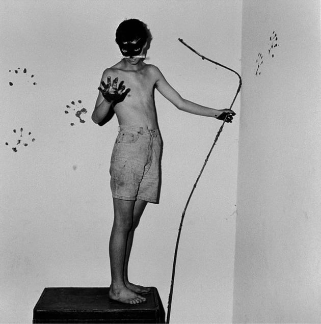 Prowling, 2001 © Roger Ballen
