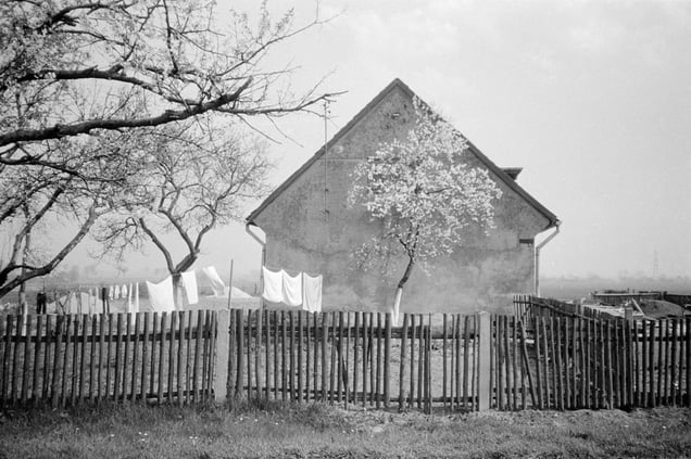 Zofia Rydet, Sociological Record, Silesia, Kleszczów, 1984. Houses cycle © Zofia Augustynska-Martyniak