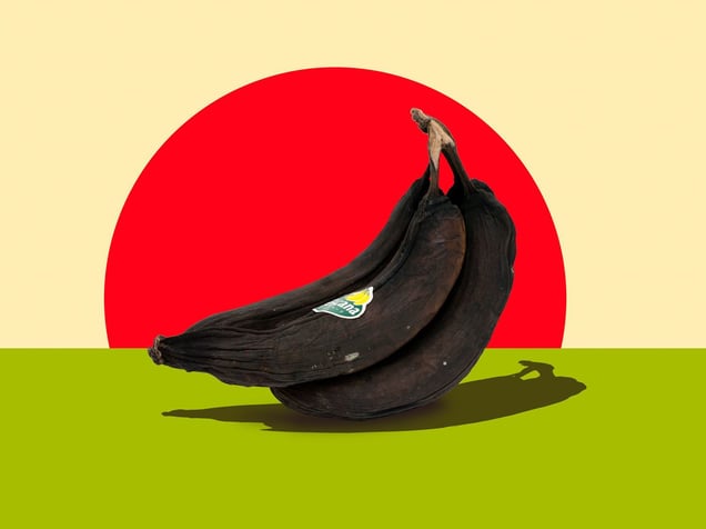 "When I was a child, my grandmother said ‘Anything with a shape will eventually be gone’, and what she told me has remained in my mind to this day. Back then, I had no doubt that some things would definitely last forever". From the Series "Hanafuda Shouzoku"