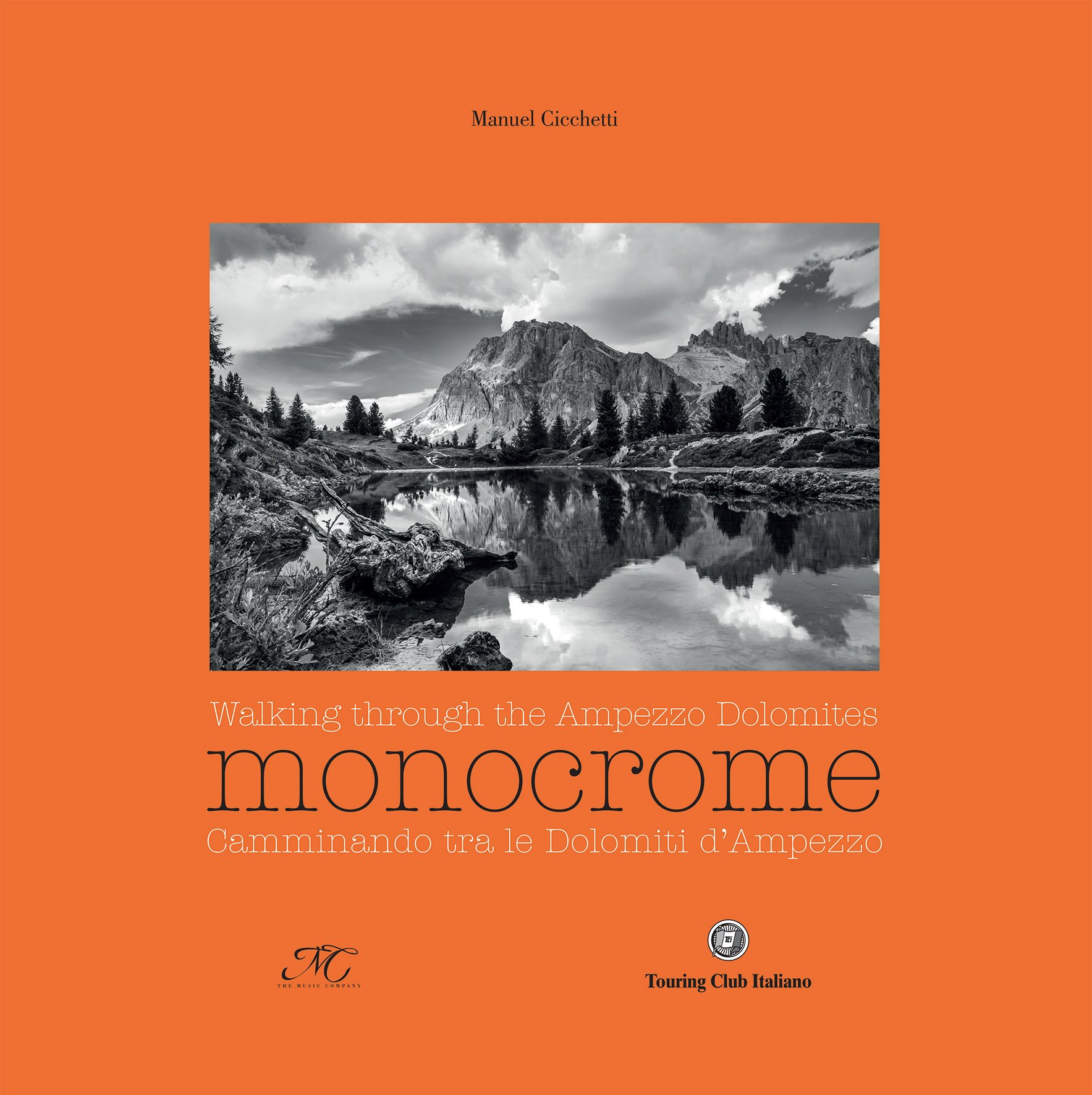 Monocrome | Walking through the Ampezzo Dolomites