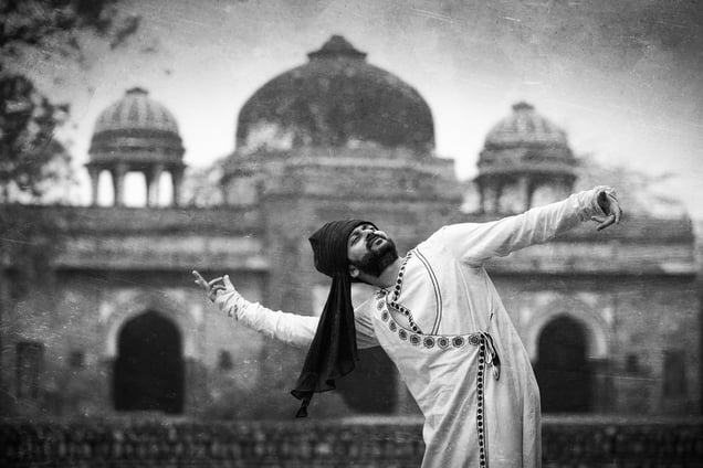 Ameer Khusrau was a revered poet who wrote in several languages including Persian, Arabic, Turkish, Hindavi, Braj Bhasha, Rekhta and Khadi Boli. He is believed to have written over 500,000 verses and was immensely influential in enriching Indo-Persian literature