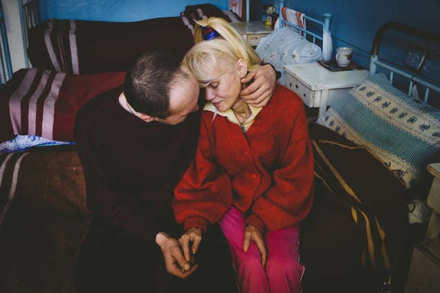 Andrey, 1974, and Inna, 1969. Diagnosis: MDR TB. Yenakiieve TB hospital, Donbass, December 2010.