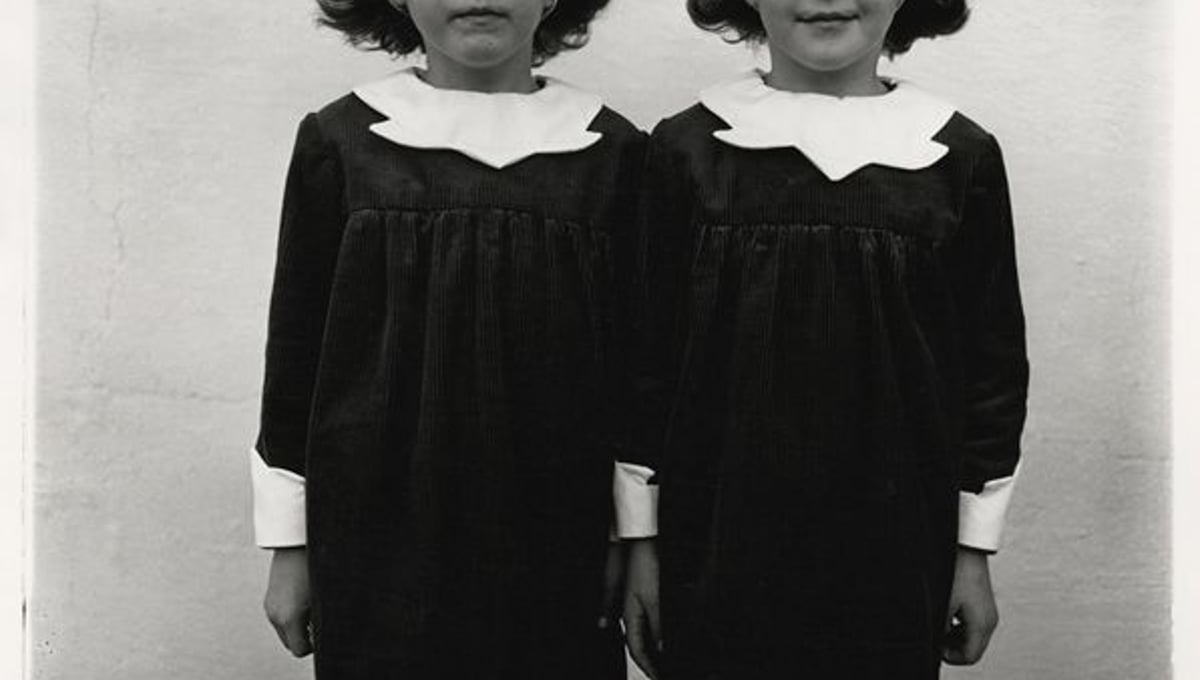 Identical twins, Roselle, N.J., 1967, © The Estate of Diane Arbus LLC, Courtesy Jeu de Paume