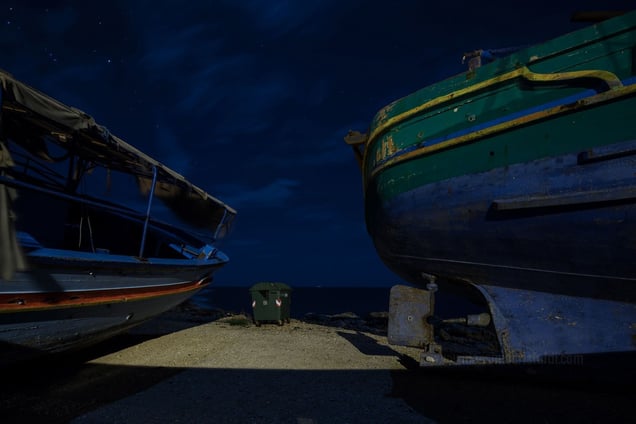 On September 28th, 2008, after 10 days drifting the immigrants arriving in Portopalo told: 13 people death and were thrown into the sea © Massimo Cristaldi