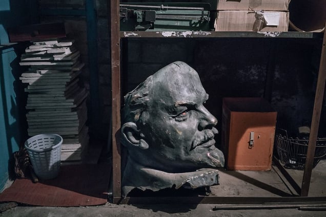 The head of Dnipropetrovsk's Lenin was given to the city's National Historical Museum. It remains in storage as the institution does not currently have the resources to exhibit it. Dnipropetrovsk (now Dnipro). 13 November 2015. © Niels Ackermann / Lundi13